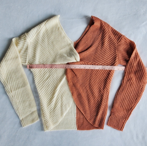 Twist Front Color Block Reversable Knit Sweater - Picture 10 of 12